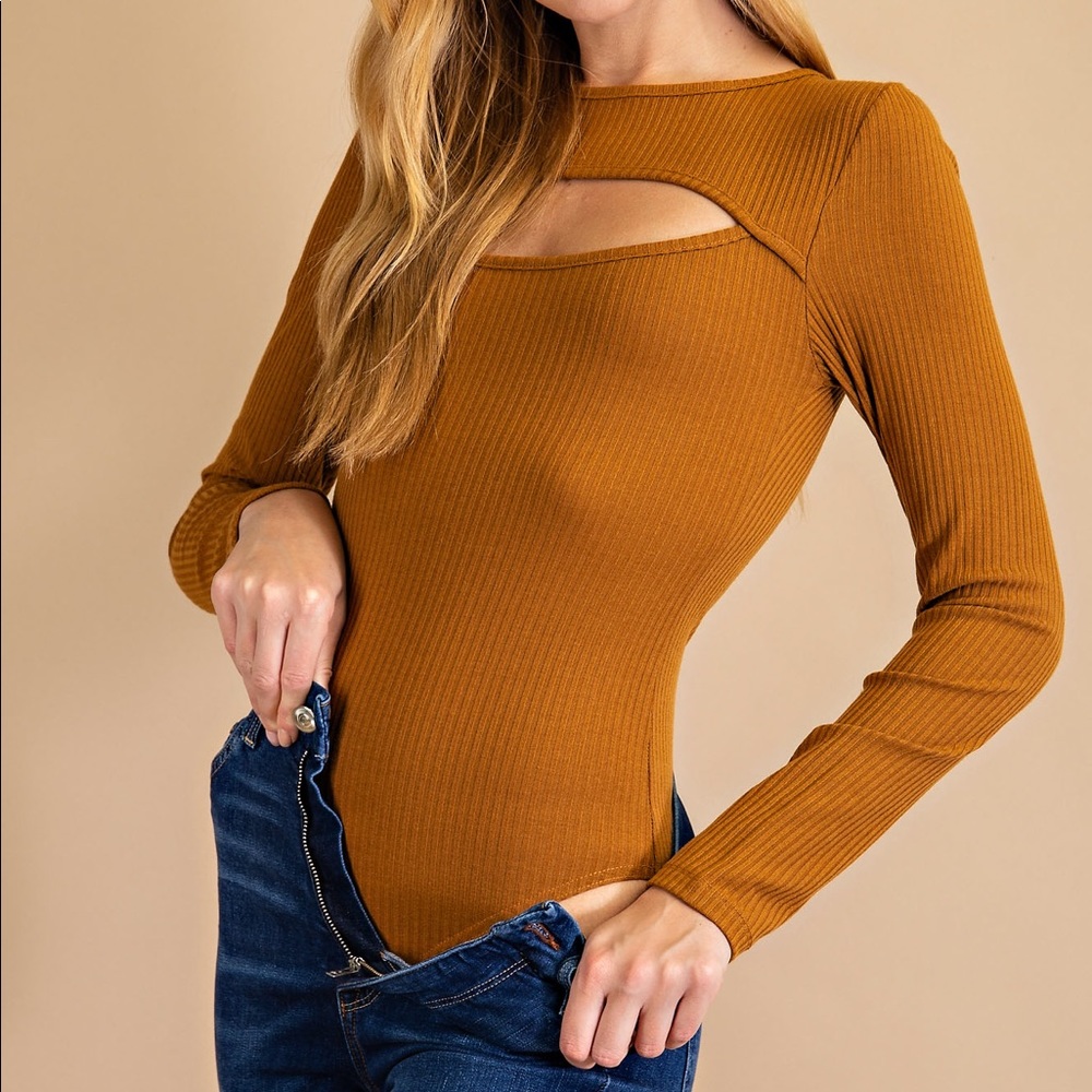 STORE CLOSING SALE! Tan Long Sleeve Peekaboo Bodysuit Small - Picture 4 of 6